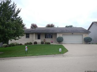 2210 Yorktown Rd, Dubuque, IA 52002