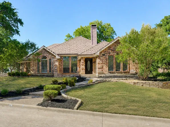 716 Ashley Dr, Hurst, TX 76054