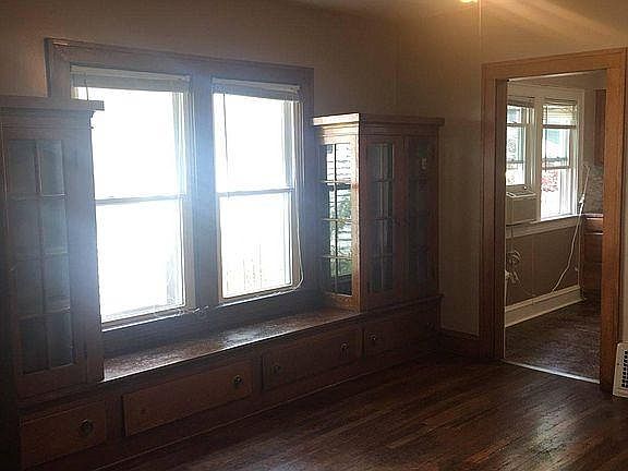 3rd image of 1285 Edwards Ave