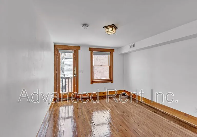 2802 E Fairmount Ave — Photo 25