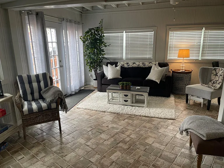 319 Venetian Dr — Photo 16