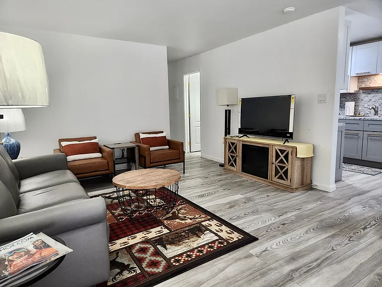 866 Southwood Blvd #3 — Photo 1