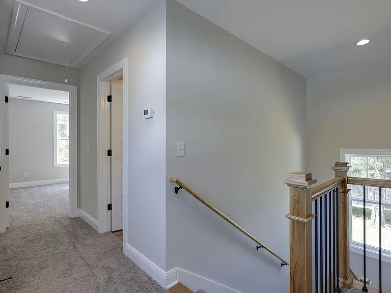 201 16th Ave E — Photo 12