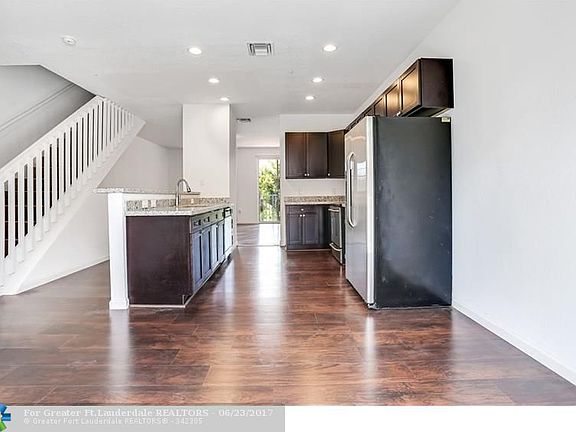 3rd image of 2725 NE 8th Ave APT 117