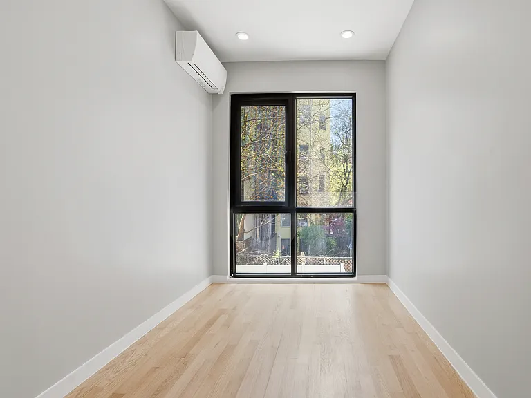 356 E 8th St #202 — Photo 6