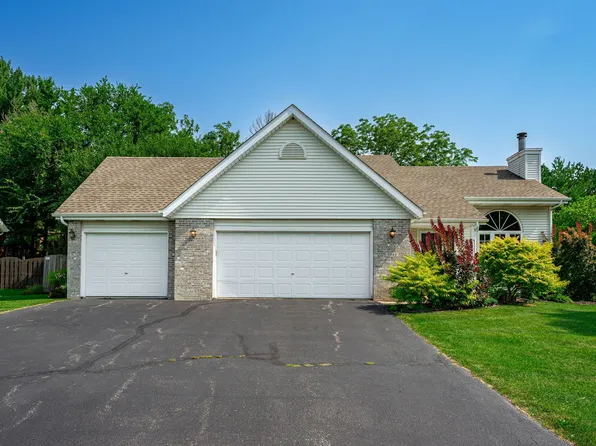 5940 Denbury Ln, Loves Park, IL 61111