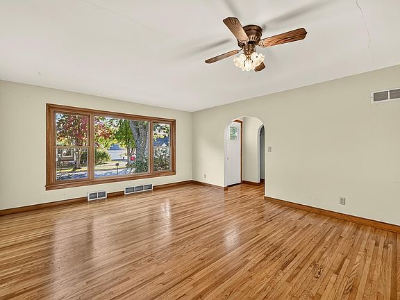4th image of 307 2nd Ave NW