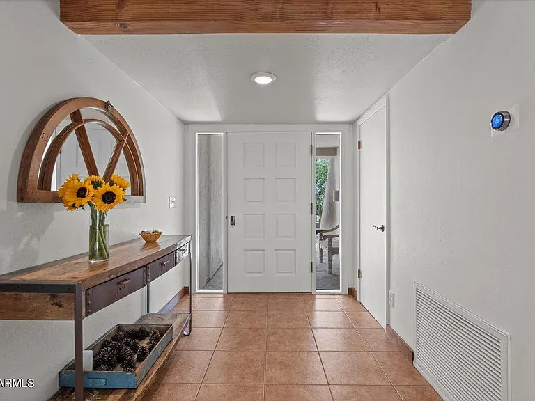 1816 E Eagle Claw Dr — Photo 4