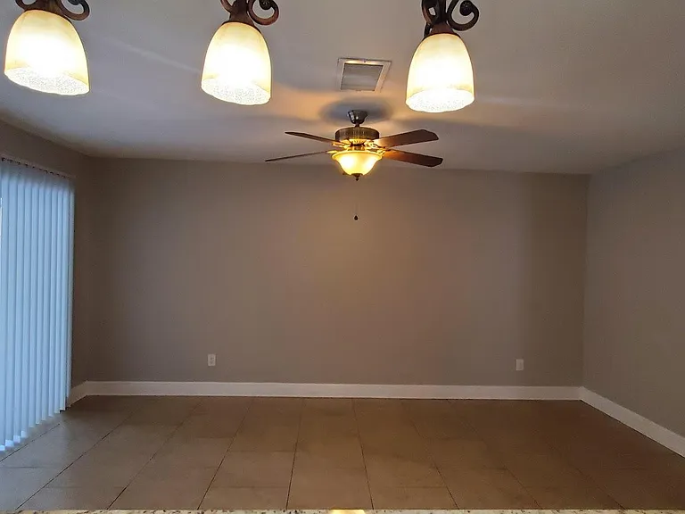 703 Regency Ct — Photo 4