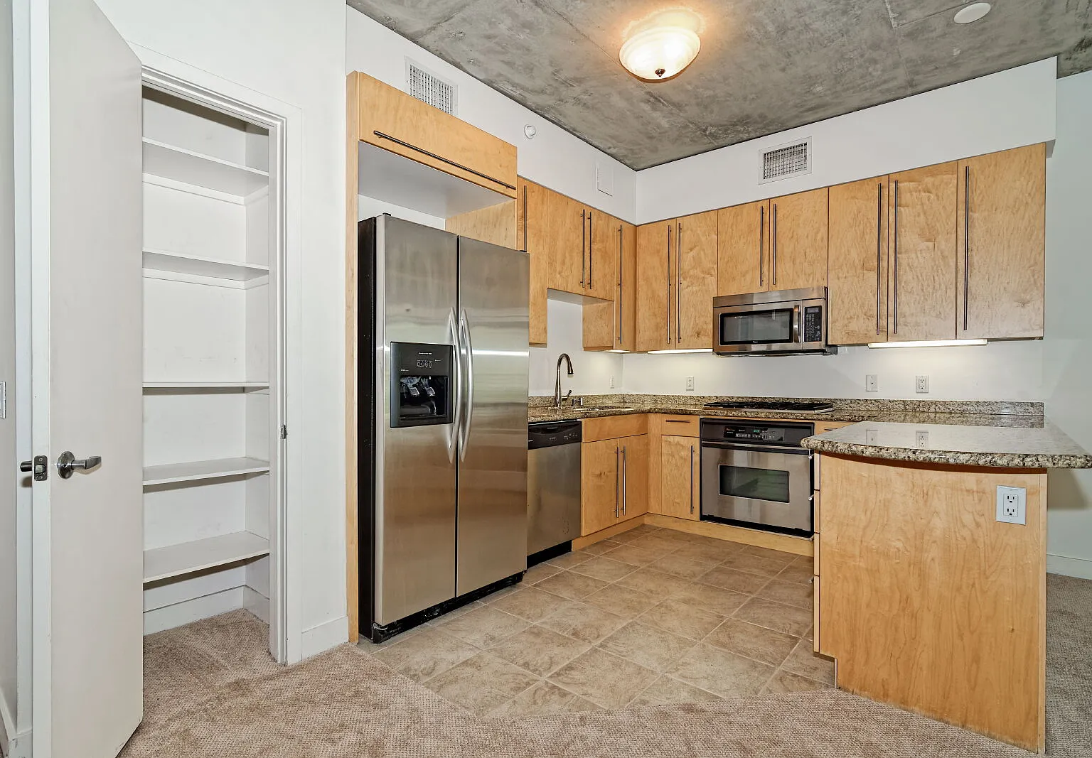 801 Ash St — Photo 2