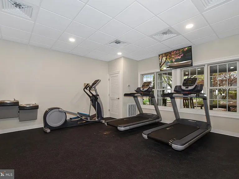 121 High Pointe Dr #38 — Photo 27