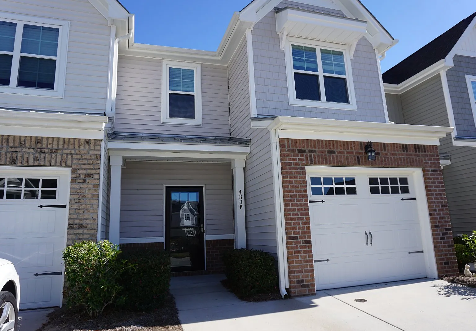 3 bed, 2.5 bath, 1637 sqft, $1,900 — Photo 3