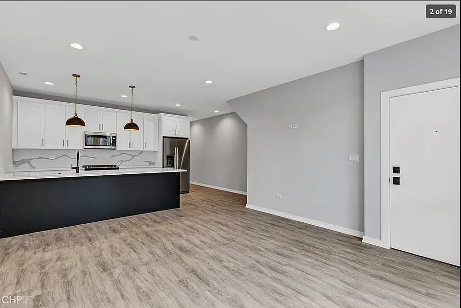 3 bed, 2.0 bath, 850 sqft, $2,900 — Photo 2