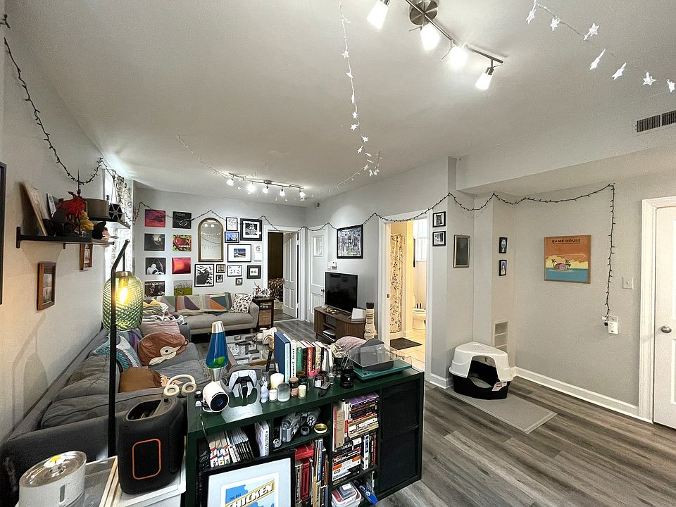 1st image of 1256 N Bosworth Ave #3