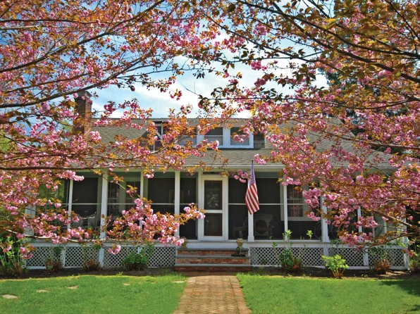 23 Smith St, Shelter Island, NY 11964