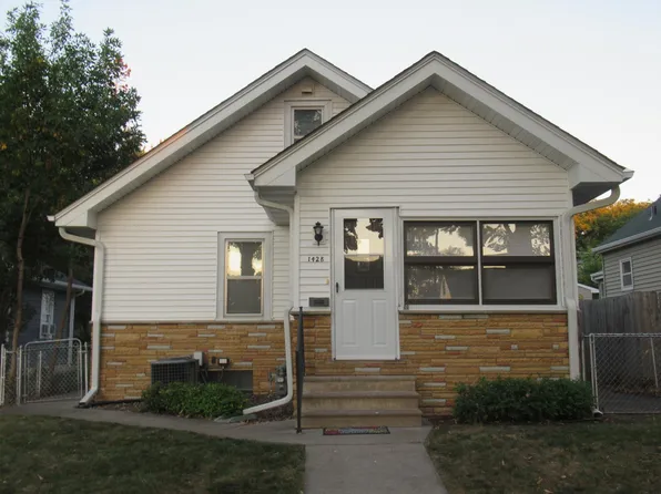 1428 Hazel St N, Saint Paul, MN 55119