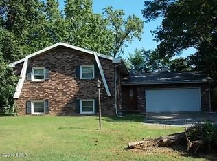 11850 E Idlewood Rd, Mount Vernon, IL 62864