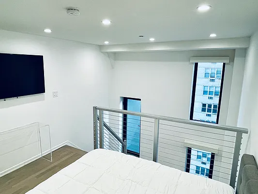 Rented by R New York | media 2