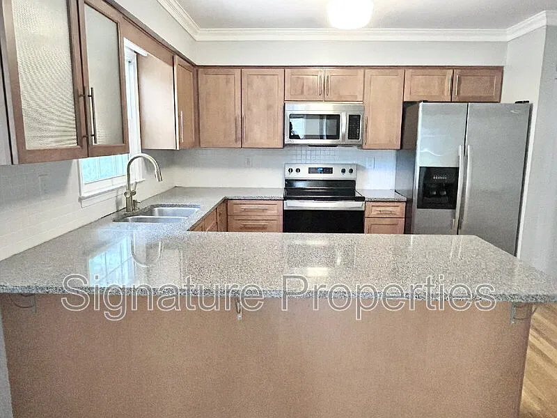 4 bed, 2.5 bath, 1849 sqft, $2,700 — Photo 4