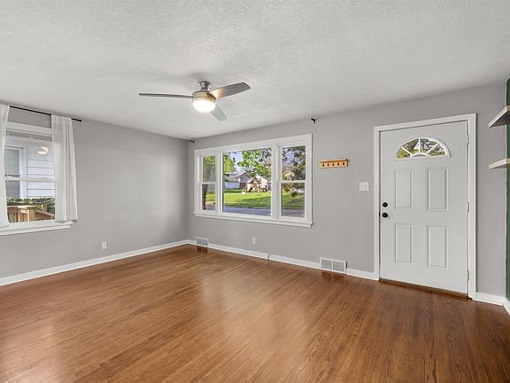 3rd image of 2520 Cortland Ave
