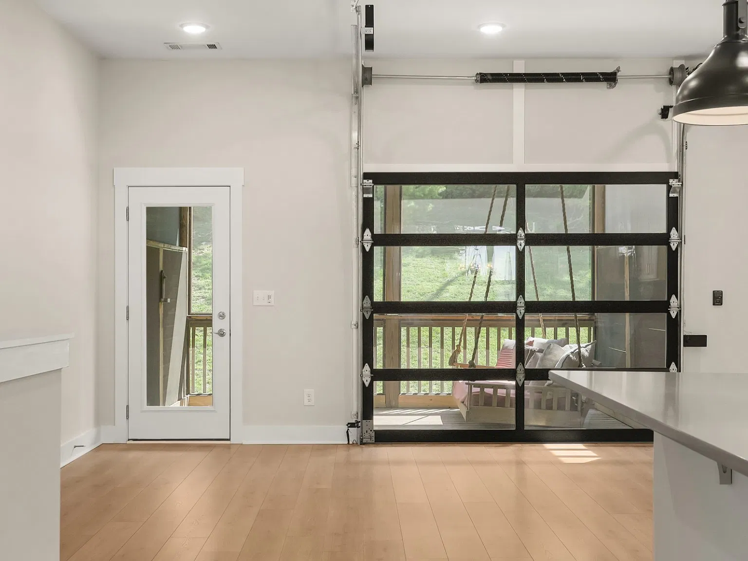 4 bed, 2027 sqft, $3,250 — Photo 3