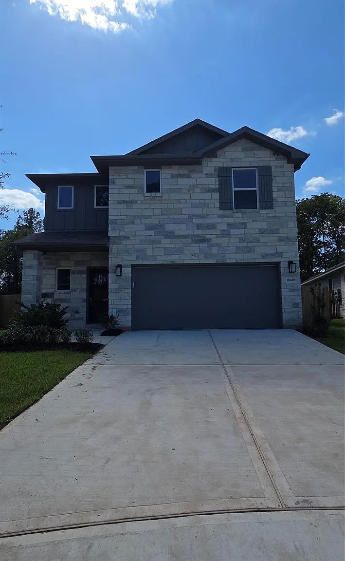 4 bed, 2.5 bath, 2255 sqft, $2,350 — Photo 2