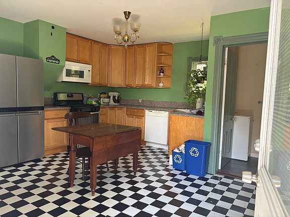 4th image of 1059 Marion St