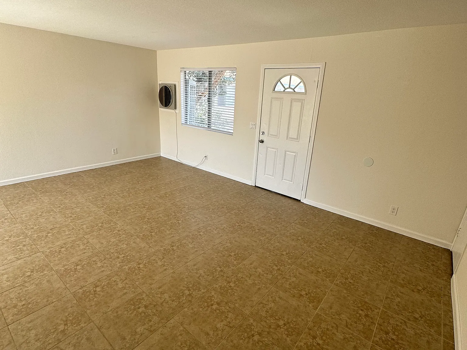 2 bed, 839 sqft, $895 — Photo 3