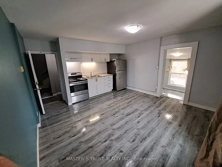 27 Front St N #201 — Photo 3