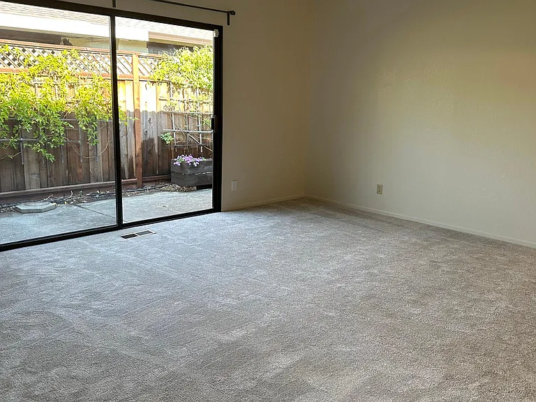 24 Doris Ct — Photo 4