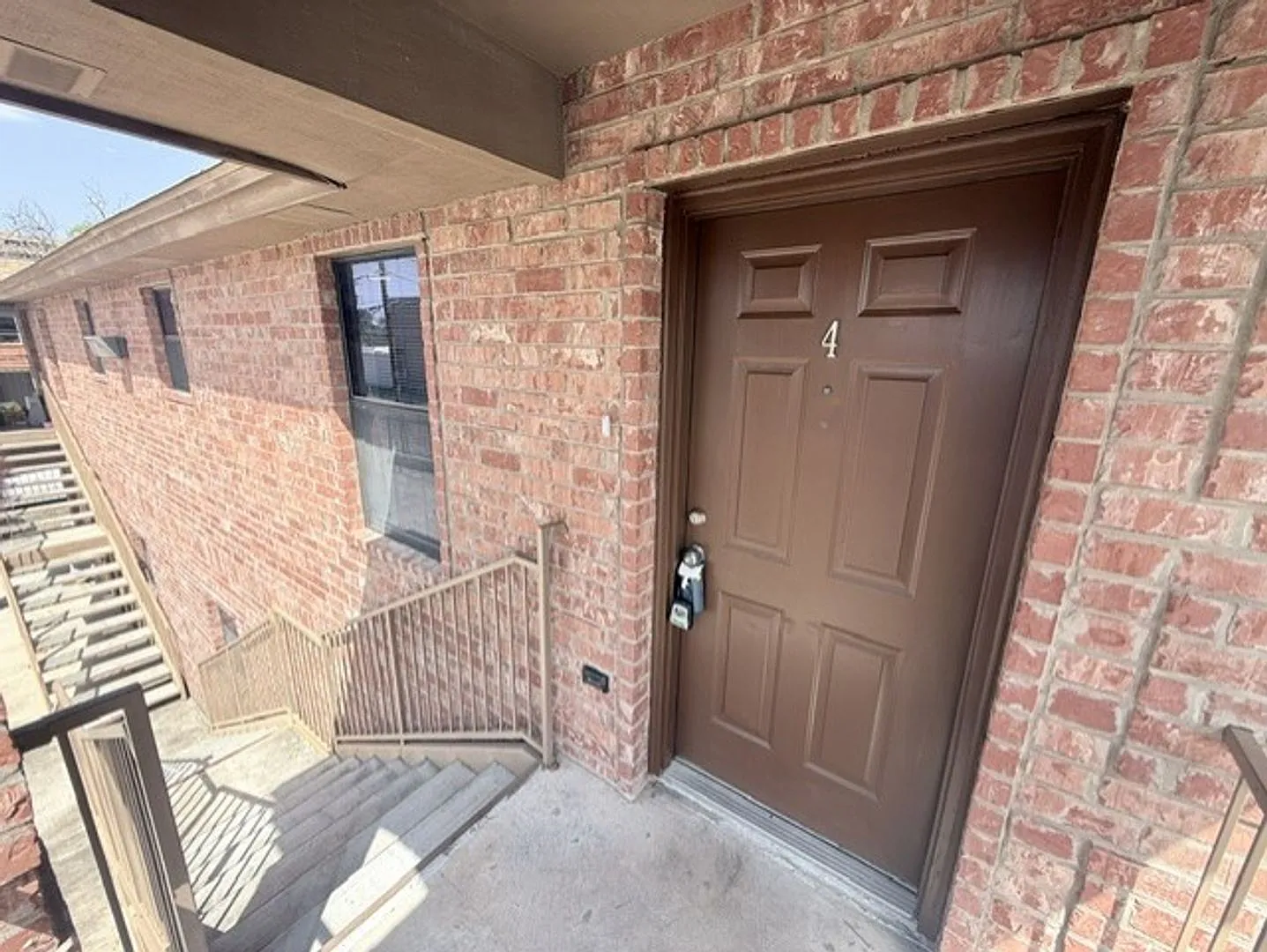 Laredo Apartments — Photo 3