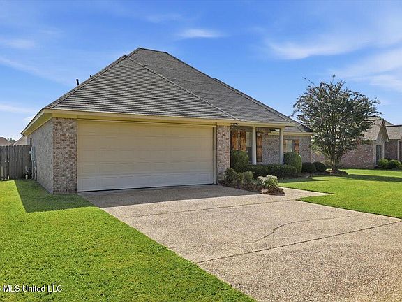 2nd image of 185 Beechwood Cir
