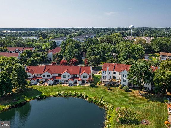 4th image of 42A Queen Catherine Ct
