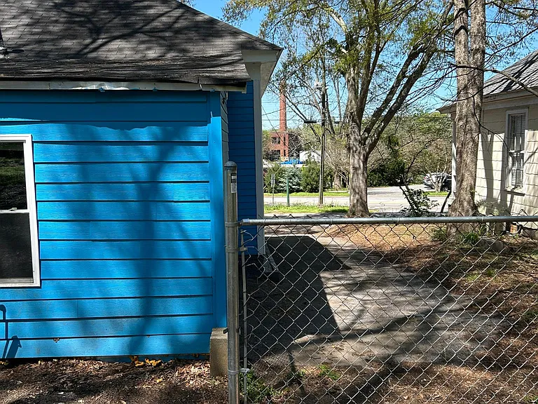 545 Willow St — Photo 3