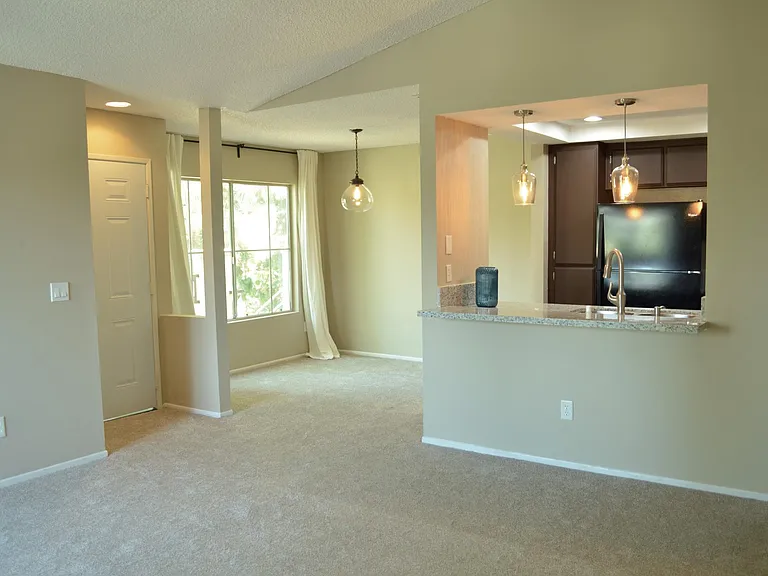 2039 Lakeridge Cir #304 — Photo 1