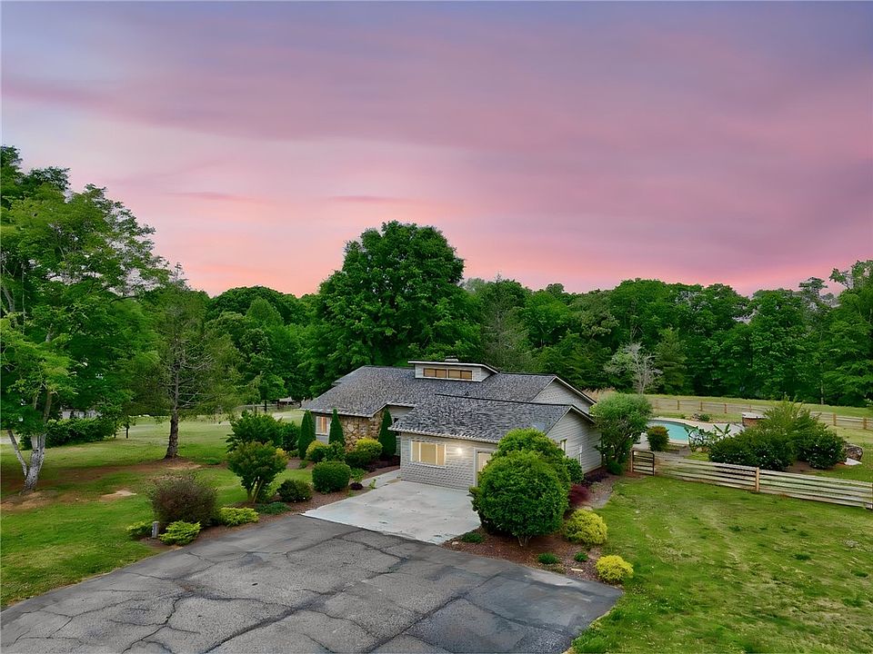 1st image of 433 Latham Rd