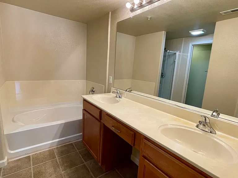 1012 Vessona Cir — Photo 15