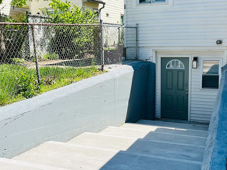620 W 43rd St #B — Photo 16