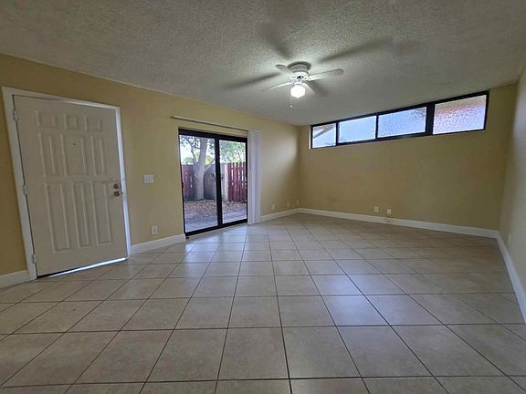 3rd image of 3928 Victoria Dr