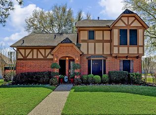 1109 Twin Oaks St, Friendswood, TX 77546