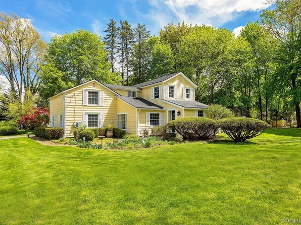 26039 German Mill Rd, Franklin, MI 48025