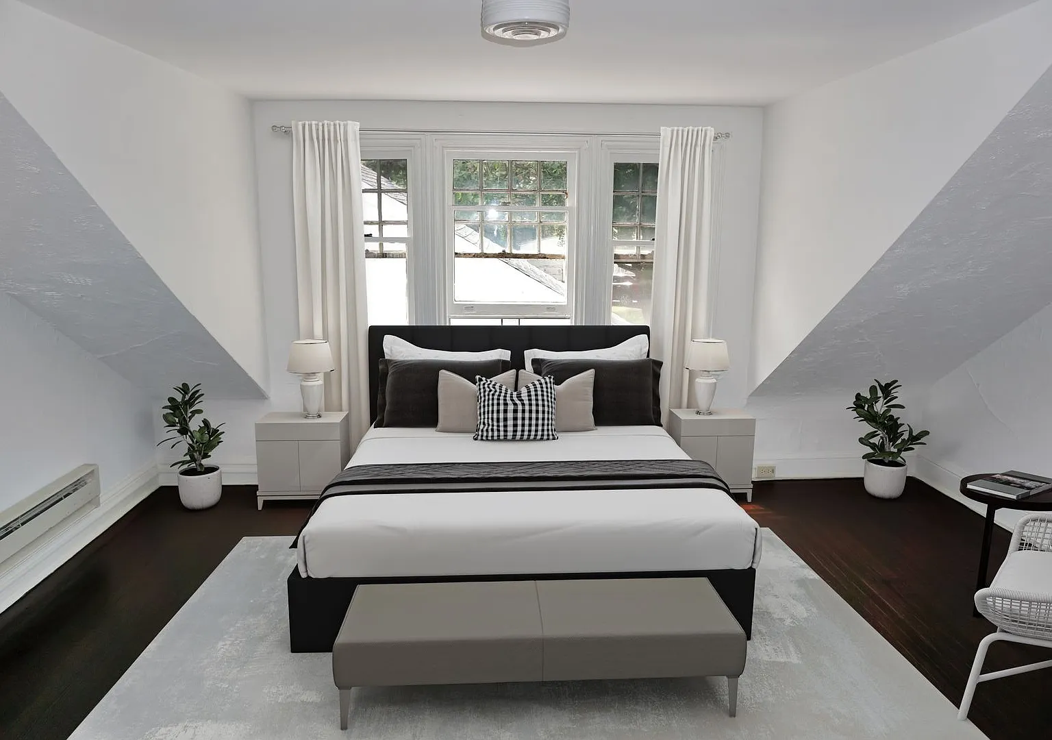 Updated 2 Bedroom, 1 Bathroom Apt in Berwyn! — Photo 3