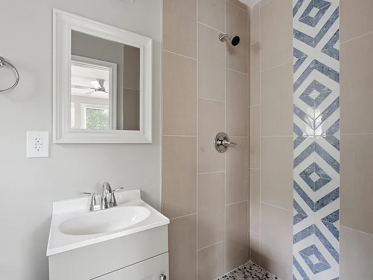 2114 Merrill Ave — Photo 13