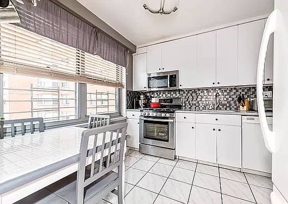 5th image of 70-25 Yellowstone Blvd #22JJ