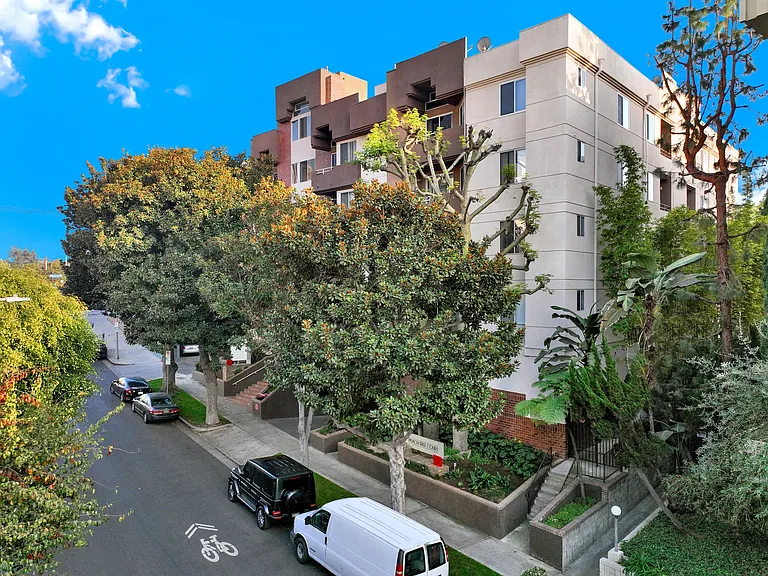 Peach Tree Court Apartments — Photo 5