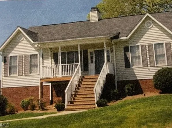 6010 Asheby Dr, Belews Creek, NC 27009