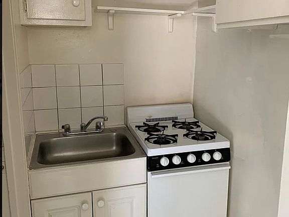 5th image of 1437 Bresee Ave