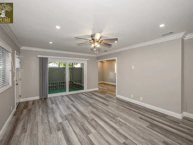 917 W Colorado Blvd — Photo 4
