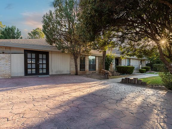 5th image of 525 Timber Oaks Dr