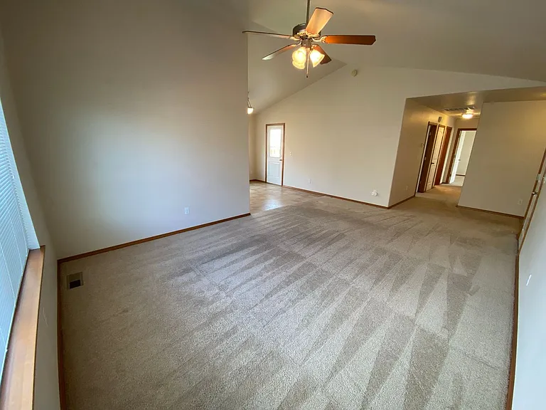 403 E Windsor Ct — Photo 3